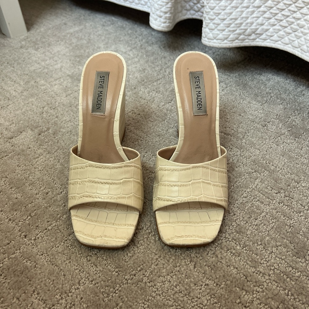 Steve madden cream wedges